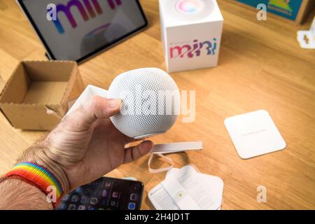 Apple Pod mini 箱あり！ 開封レビュー】AppleのスマートスピーカーHomePodmini！小さいの