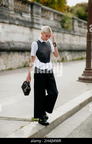 Street style, Amalie Gassmann arriving at Dior Fall-Winter 2022