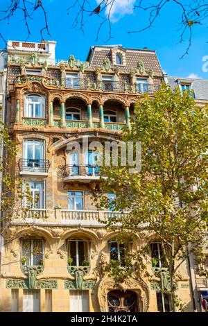 France, Paris, Lavirotte building, in Art Nouveau style in flamed sandstone, 29 avenue Rapp, 7th arrondissement Stock Photo