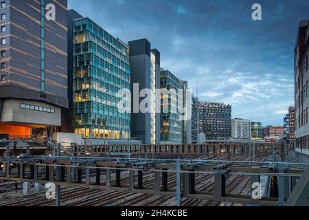 The Paddington Central building (1 Kingdom Street), Novotel & offices, overlooking the railway at Paddington, Kingdom St., London W2, elevated view Stock Photo