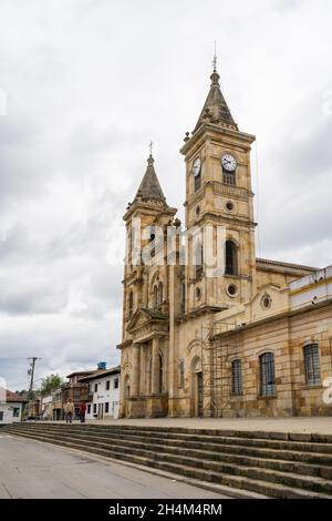 Villapinzón Central Park with the San Juan Bautista Parish in the central city park, in Cundinamarca, Colombia Stock Photo