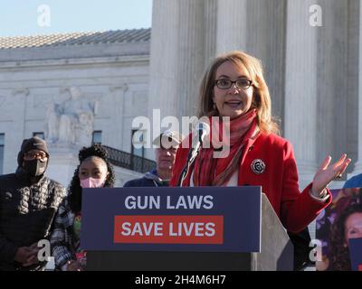 Washington DC, USA. November 3, 2021, Washington, District of Columbia, USA: Former Congresswoman Gabrielle Giffords called on the US Supreme Court to uphold the New York State Gun Safety Law prior to the Court hearing opening arguments against it. She and 18 others were shot during a constituent meeting in a Tucson suburb in January 2011. Six people died. (Credit Image: © Sue Dorfman/ZUMA Press Wire) Credit: ZUMA Press, Inc./Alamy Live News Stock Photo