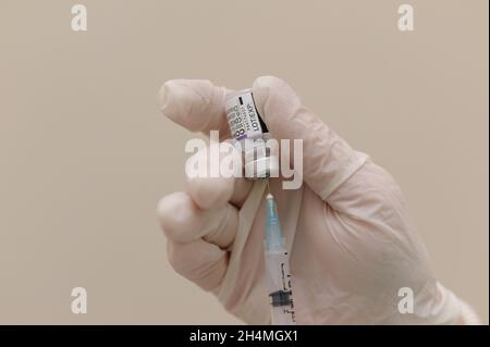 Lviv, Ukraine, 3 november 2021. A health worker prepares a doze of Comirnaty (Pfizer) vaccine at the hospital. Stock Photo