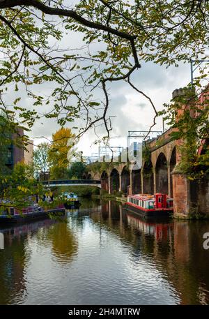 Emmeline Pankhurst barge moored up next to the viaduct on the Bridgewater Canal, Castlefield, Deansgate, Manchester, England, UK Stock Photo