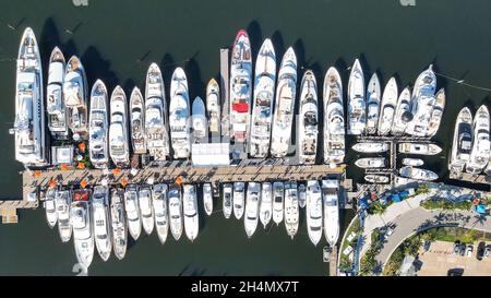 Fort Lauderdale, USA. 31st Oct, 2021. 62nd annual Fort Lauderdale International Boat Show (FLIBS), which will be making waves October 27thC31st at the Bahia Mar Yachting Center (801 Seabreeze Blvd., Fort Lauderdale, FL 33316). Owned by the Marine Industries Association of South Florida (MIASF) and produced by Informa Markets, FLIBS offers the largest in-water presence of boats and marine exhibits. (Photo by Yaroslav Sabitov/YES Market Media/Sipa USA) Credit: Sipa USA/Alamy Live News Stock Photo