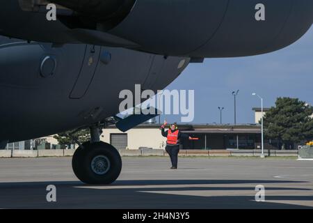 https://l450v.alamy.com/450v/2h4n3y5/kamrin-clendennen-97th-maintenance-squadron-aircraft-attendant-directs-a-c-17-globemaster-iii-on-the-flight-line-during-a-base-wide-event-on-altus-air-force-base-oklahoma-oct-26-2021-the-event-provided-invaluable-real-world-experience-for-all-airmen-involved-in-preparing-for-inclement-weather-us-air-force-photo-by-airman-1st-class-trenton-jancze-2h4n3y5.jpg