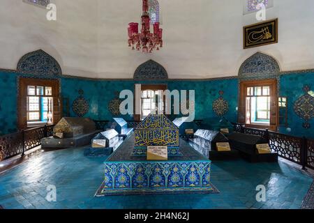 Bursa, Turkey – November 10, 2020. Interior view of the Green Tomb (Yesil Turbe) in Bursa, Turkey, with tombs of Mehmed I Celebi and several of his ch Stock Photo