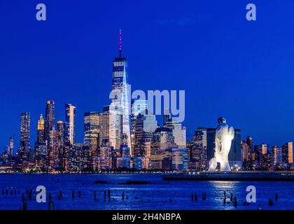 New York, USA,  3 November 2021.  An 80-feet (24.3-meter) sculpture entitled 'Water's Soul' by Spanish Artist Jaume Plensa seems to demand silence to Stock Photo