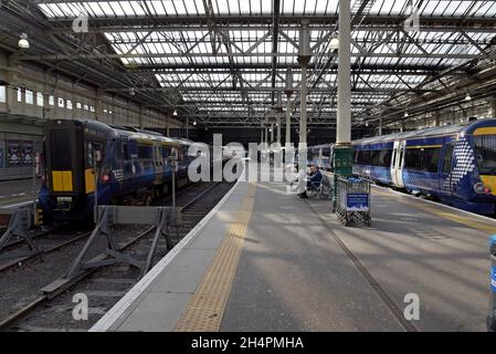 A ScotRail Class 385 and Class 170 trains waiting at the platform at Edinburgh Waverley Train Station, Scotland, UK. Sept 2021 Stock Photo