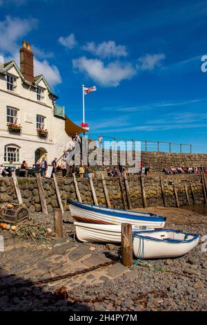 Red Lion Hotel in Clovelly a harbour village overlooking Bideford Bay and the Bristol Channel in North Devon England UK Stock Photo