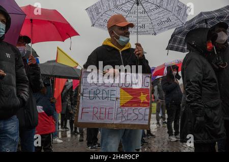 Berlin, Germany. 04th Nov, 2021. Free access for the free press sign in Berlin, Germany, on November 04, 2021. (Photo by Michael Kuenne/PRESSCOV/Sipa USA) Credit: Sipa USA/Alamy Live News Stock Photo