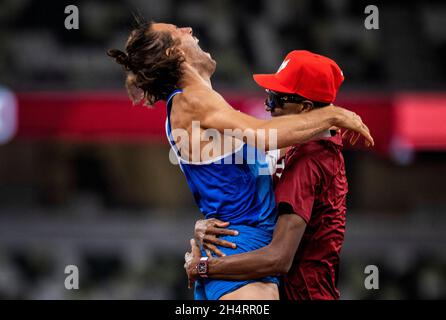 Tokyo Tokio, 01.08.2021, Japan, Olympic Games Gianmarco Tamberi (ITA) and Mutaz Essa Barshim (QAT) winning gold in the men s high jump during the Toky Stock Photo