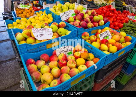 Apples, market, Plac Wielkopolski, Poznan, Poland Stock Photo