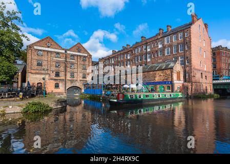 The city of Nottingham has a busy and vibrant waterfront district, based around the Nottingham Canal. The Castle Wharf Nottingham is buzzing with café Stock Photo