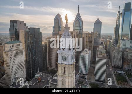 1890s 1894 STATUE OF WILLIAM PENN BY ALEXANDER MILNE CALDER BEFORE IT WAS  PLACED ON TOP OF CITY HALL PHILADELPHIA PA USA - p7740 HAR001 HARS PA  PROGRESS PRIDE BY IT OF