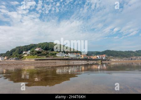 Dog friendly beach, Sandsend, is the perfect place for a stroll along the beach, here on a beautiful sunny day with a stunning reflection in the low t Stock Photo