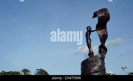 Oblation statue in UPLB Open University Stock Photo