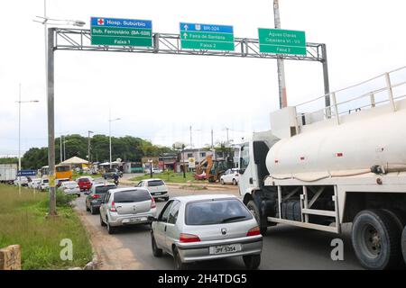 Salvador, Brazil. 04th Nov, 2021. Congested traffic, this Thursday afternoon (04), in the Águas Claras junction, exit connection with BR 324 and BA 020 (Derba Road), in Salvador, (BA). Credit: Mauro Akiin Nassor/FotoArena/Alamy Live News Stock Photo