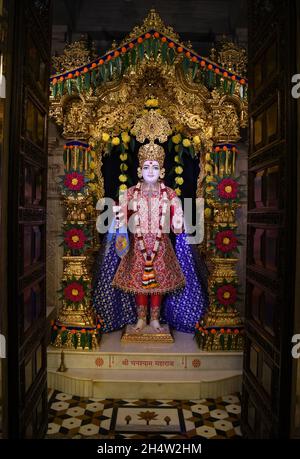 Mumbai, India. 04th Nov, 2021. Idol of Shri Ghanshyam Maharaj is seen inside Swaminarayan temple at Dadar in Mumbai.Chopda (books of accounts) poojan rituals were performed inside the temple premises and devotees watched the same online as there were restriction on gathering of people due to coronavirus pandemic. Credit: SOPA Images Limited/Alamy Live News Stock Photo