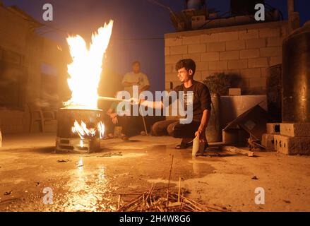 Gaza, Palestine. 04th Nov, 2021. Palestinian youth set a fire to keep themselves warm in Jabalia refugee camp in the northern Gaza Strip. Credit: SOPA Images Limited/Alamy Live News Stock Photo