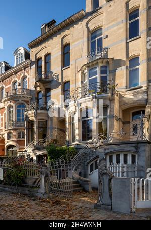 Brüssel, Bruxelles, Jugendstilhaus in der Avenue General de Gaulle, Maison Flagey, Fassade mit schmiedeeisernem Geländer Stock Photo