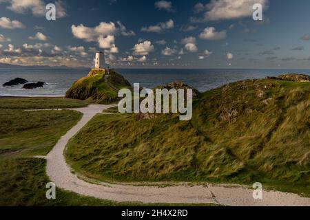 Llanddwyn island lighthouse, Twr Mawr, Ynys Llanddwyn on Ynys Mon (Anglesey), North Wales.
