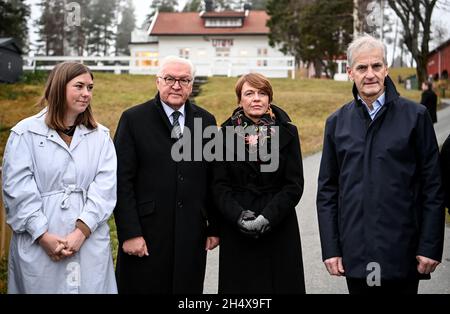 05 November 2021, Norway, Utøya: German President Frank-Walter Steinmeier and his wife Elke Büdenbender and Norway's Prime Minister Jonas Gahr Støre (r) are led around the island of Utøya by Astrid Hoem (l), survivor and chair of the youth organisation of the Labour Party. During the summer camp of Norway's social democratic Arbeiderpartiet, 69 people were murdered here on July 22, 2011, in an attack by the far-right extremist Breivik. Photo: Britta Pedersen/dpa-Zentralbild/dpa Stock Photo