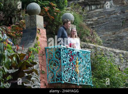 Festival goers enjoying the sun on day 1 of Festival No. 6 2017 at Portmeirion, Wales, UK. Picture date: Friday, 8 September 2017. Photo credit: Katja Ogrin/ EMPICS Entertainment. Stock Photo