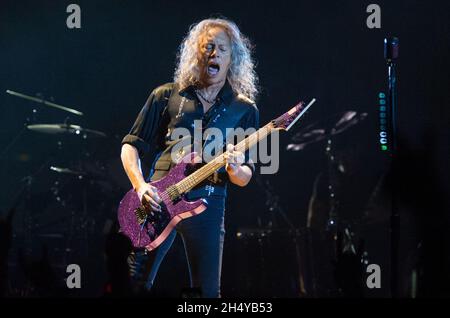 Kirk Hammett of Metallica performing live on stage at Genting Arena in Birmingham, UK. Picture date: Monday 30 October, 2017. Photo credit: Katja Ogrin/ EMPICS Entertainment. Stock Photo