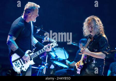 James Hetfield and Kirk Hammet of Metallica performing live on stage at Genting Arena in Birmingham, UK. Picture date: Monday 30 October, 2017. Photo credit: Katja Ogrin/ EMPICS Entertainment. Stock Photo