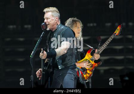 James Hetfield and Kirk Hammet of Metallica performing live on stage at Genting Arena in Birmingham, UK. Picture date: Monday 30 October, 2017. Photo credit: Katja Ogrin/ EMPICS Entertainment. Stock Photo