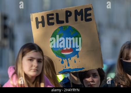 5th Nov, 2021. London, UK. Students and school children gather at Parliament Square, London, demanding that government take the necessary action to decrease carbon dioxide emissions and act in accordance with the Paris Agreement. Penelope Barritt/Alamy Live News Stock Photo