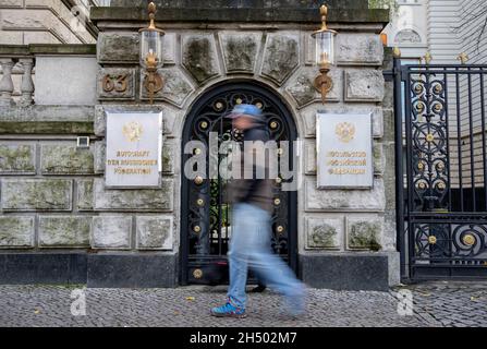 Berlin, Germany. 05th Nov, 2021. A passerby walks past an entrance gate of the Russian Embassy in Berlin. Under unexplained circumstances, an employee of the Russian embassy has died in Berlin. Security guards of the Berlin police are said to have found the man on the sidewalk at the back of the embassy complex as early as October 19 in the morning, according to a 'Spiegel' report. (To dpa 'Body of Russian diplomat found at embassy') Credit: Kay Nietfeld/dpa/Alamy Live News Stock Photo