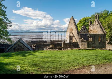 Fife Coast, Scotland, May 22nd, 2016. The Fife Coastal Path passing the ruins of St Bridget's Kirk near Dalgety Bay Stock Photo