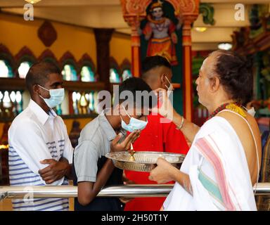 Kuala Lumpur, Malaysia. 04th Nov, 2021. Hindu devotees seen performing rituals at the Batu Caves temple during the festival.Diwali is one of the major religious festivals in Hinduism. The Goddess Lakshmi, the god of wealth is worshiped during Diwali for happiness, prosperity, and fame. (Photo by Wong Fok Loy/SOPA Images/Sipa USA) Credit: Sipa USA/Alamy Live News Stock Photo