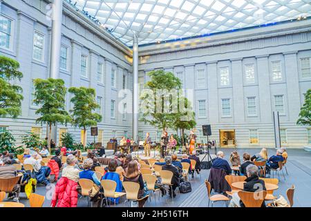 Washington DC,National Portrait Gallery,Donald W. Reynolds Center for American Art & Portraiture,jazz music performance audience watching free concert Stock Photo