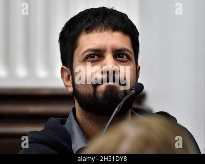 Kenosha, Wisconsin, USA. 5th Nov, 2021. Sahil Khindri, whose family owns Car Source, testifies in the Kyle Rittenhouse trial at the Kenosha County Courthouse in Kenosha, Wis., on Friday, Nov. 5, 2021. (Credit Image: © Sean Krajacic/The Kenosha News-POOL via ZUMA Press Wire) Credit: ZUMA Press, Inc./Alamy Live News Stock Photo