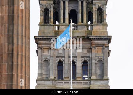 Glasgow, Scotland, UK. 5th Nov, 2021. Youth Climate Activist march and speeches Pictured: Flag of the United Nations flying at the City Chambers in George Square during speeches at the end of the rally Credit: Kay Roxby/Alamy Live News Stock Photo