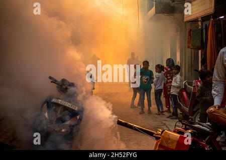 New Delhi, India. 03rd Nov, 2021. A fumigation drive conducted by the Municipal Corporation as dengue cases surge in the capital city New Delhi, India. (Photo by Mohsin Javed/Pacific Press) Credit: Pacific Press Media Production Corp./Alamy Live News Stock Photo