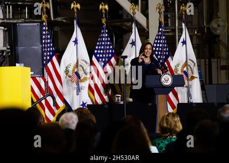 Greenbelt, United States. 05th Nov, 2021. U.S. Vice President Kamala Harris speaks at the National Aeronautics and Space Administration (NASA) Goddard Space Flight Center in Greenbelt, Maryland, U.S., on Friday, Nov. 5, 2021. Harris announced the Biden administration's inaugural meeting of the National Space Council will be held on December 1. Photographer: Ting Shen/Pool/Sipa USA Credit: Sipa USA/Alamy Live News Stock Photo