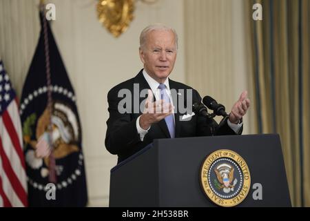 Washington DC, USA. 06th Nov, 2021. United States President Joe Biden makes remarks following the US House passage of H R 3684, the Bipartisan Infrastructure Bill and the rule that will allow the passage of H Res 774, the Build Back Better Act in the State Dining Room of the White House in Washington, DC on Saturday, November 6, 2021. Credit: Chris Kleponis/Pool via CNP /MediaPunch Credit: MediaPunch Inc/Alamy Live News