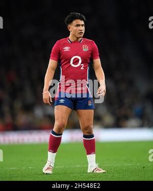 06 November 2021 - England v Tonga - Autumn International - Twickenham Stadium  England's Marcus Smith during the match at Twickenham . Picture Credit : © Mark Pain / Alamy Live News Stock Photo