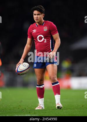 06 November 2021 - England v Tonga - Autumn International - Twickenham Stadium  England's Marcus Smith during the match at Twickenham . Picture Credit : © Mark Pain / Alamy Live News Stock Photo