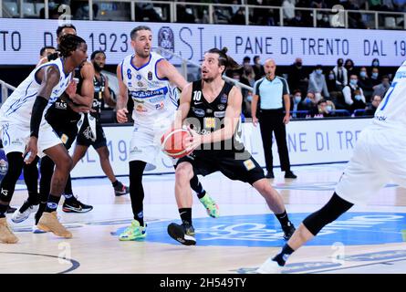 Trento, Italy. 06th Nov, 2021. Toto Forray ( Dolomiti Energia Trentino) during Dolomiti Energia Trentino vs Germani Brescia, Italian Basketball A Serie Championship in Trento, Italy, November 06 2021 Credit: Independent Photo Agency/Alamy Live News Stock Photo