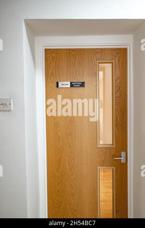 Norwich, Norfolk, UK – November 05 2021. Sign outside a private meeting room advising if the room is vacant or engaged Stock Photo