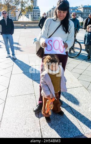 Paris, France, French NGO's, Climate Crisis Demonstration, Mum and Child holding protest sign SOS, woman protesting Stock Photo