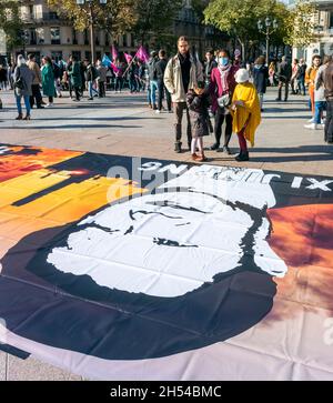 Paris, France, French NGO's, Climate Crisis Demonstration, Group Chinese Looking at Xi Jinping Effigy Stock Photo