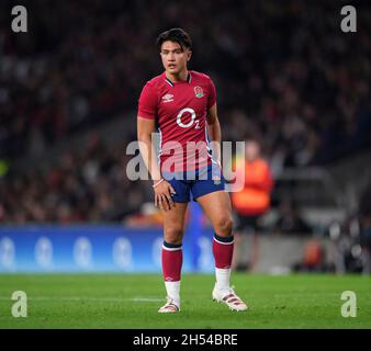 06 November 2021 - England v Tonga - Autumn International - Twickenham Stadium  England's Marcus Smith during the match at Twickenham . Picture Credit : © Mark Pain / Alamy Live News Stock Photo