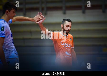 Palasport, Cisterna, Italy, November 06, 2021, Top Volley Cisterna  during  Top Volley Cisterna vs Tonno Callippo Vibo Valentia - Volleyball Italian Serie A Men Superleague Championship Stock Photo