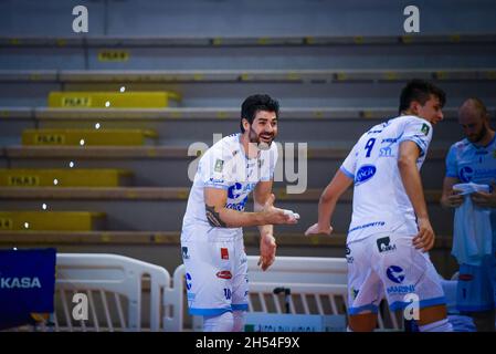 Palasport, Cisterna, Italy, November 06, 2021, Top Volley Cisterna  during  Top Volley Cisterna vs Tonno Callippo Vibo Valentia - Volleyball Italian Serie A Men Superleague Championship Stock Photo